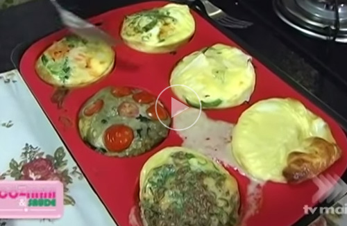 Muffins Salgados de Ovos!<br>
Omelete assado com abobrinha, cebola e castanhas