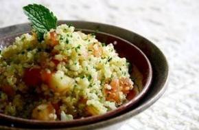 RISOTO DE QUINUA COM TOMATE E QUEIJO BRANCO